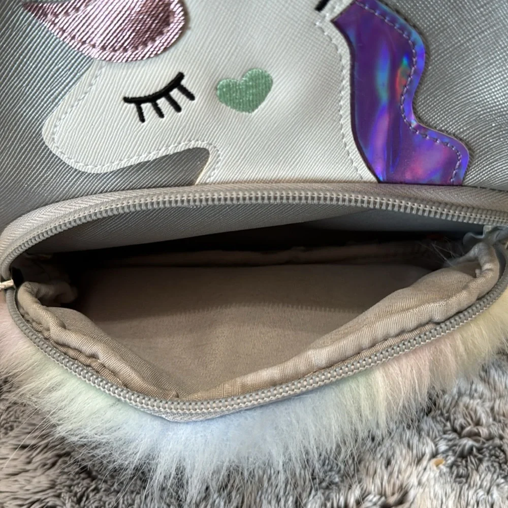 NWOT Girls Mini Unicorn Backpack Gray‎ Fuzzy Pocket Adjustable Strap Travel Cute